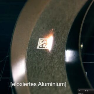 Eloxiertes Aluminium Muster Lasertest Code Beispiel | © PiP Laser Technik & Systeme